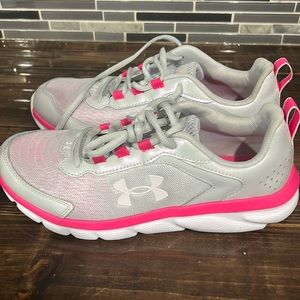 Like New Under Armour Shoes, Charged Assert 9, Youth 7, Girls Women